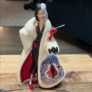 Cruella De Vil DISNEY Villains - Authentic Collectors Bradford Edition 2008
